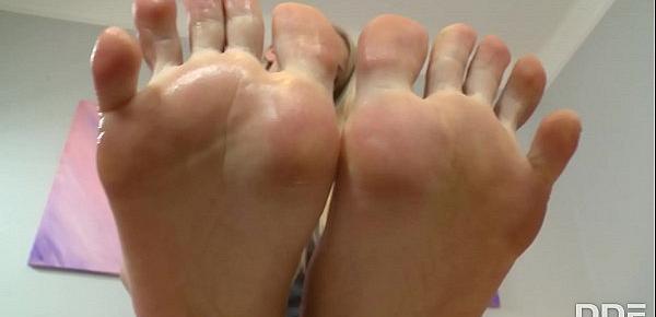  Lesbian couple Danielle Maye & Mika suck their tasty toes & fuck their feet